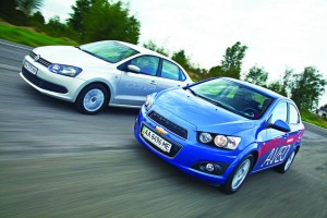 test_drive_chevrolet_aveo_vw_polosedan_3